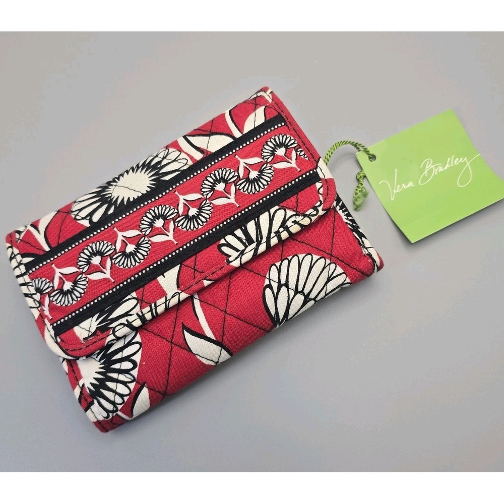 Vera Bradley Euro Wallet Deco Daisy Red Floral NWT Quilted Zip Coin ID Holder